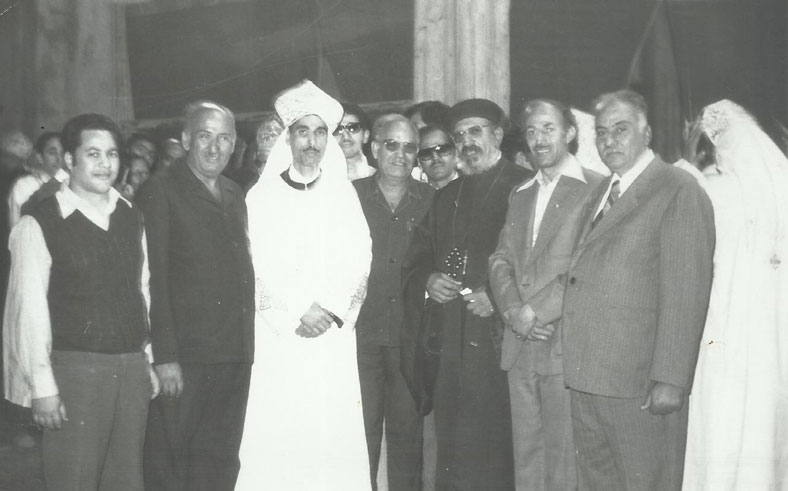 القس ميخائيل مع مجلس ادارة الكنيسة يوم الرسامة سنة 1977